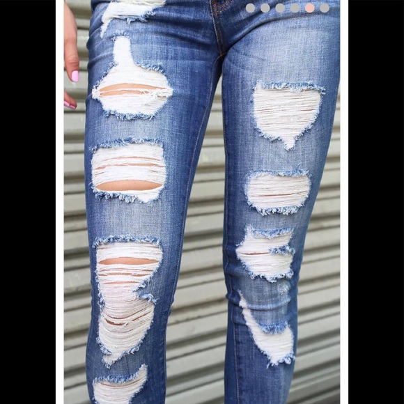 HOST PICKED✔️MUST HAVE DISTRESSED SKINNY JEANS! 😘 - Picture 2 of 7